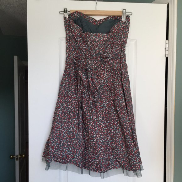 AEO Grey Strapless Floral Dress with Boning - Picture 4 of 8
